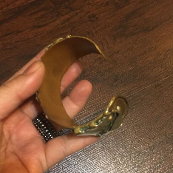 Artisanal Abstract work Metal Cuff - Picture 5 of 5